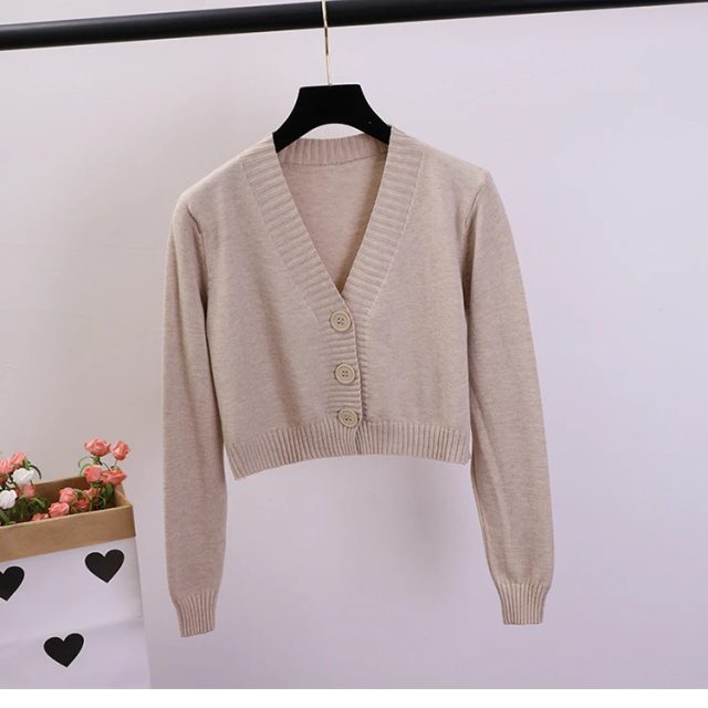 Female single breasted cropped cardigan sweaters (1)